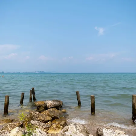 Elisea Sirmione
